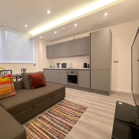 Lovely 2 Double Bedroom Flat With Free Parking - At The Atrium Mk มิลตันคีนส์ ภายนอก รูปภาพ