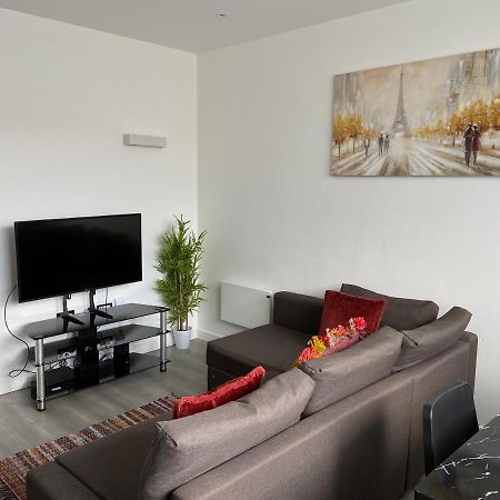 Lovely 2 Double Bedroom Flat With Free Parking - At The Atrium Mk มิลตันคีนส์ ภายนอก รูปภาพ