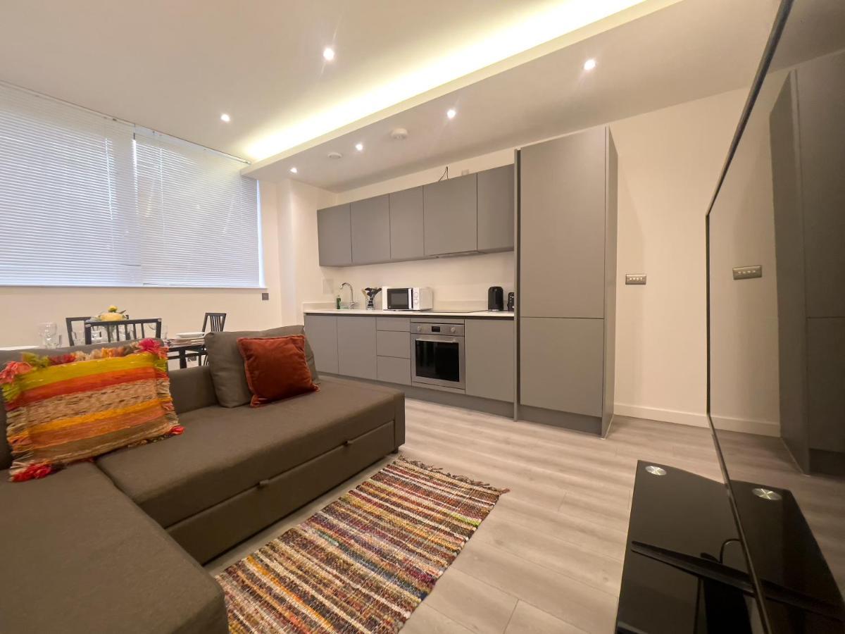 Lovely 2 Double Bedroom Flat With Free Parking - At The Atrium Mk มิลตันคีนส์ ภายนอก รูปภาพ