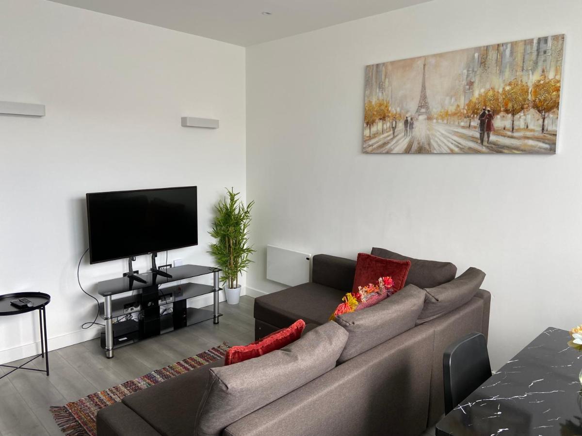 Lovely 2 Double Bedroom Flat With Free Parking - At The Atrium Mk มิลตันคีนส์ ภายนอก รูปภาพ