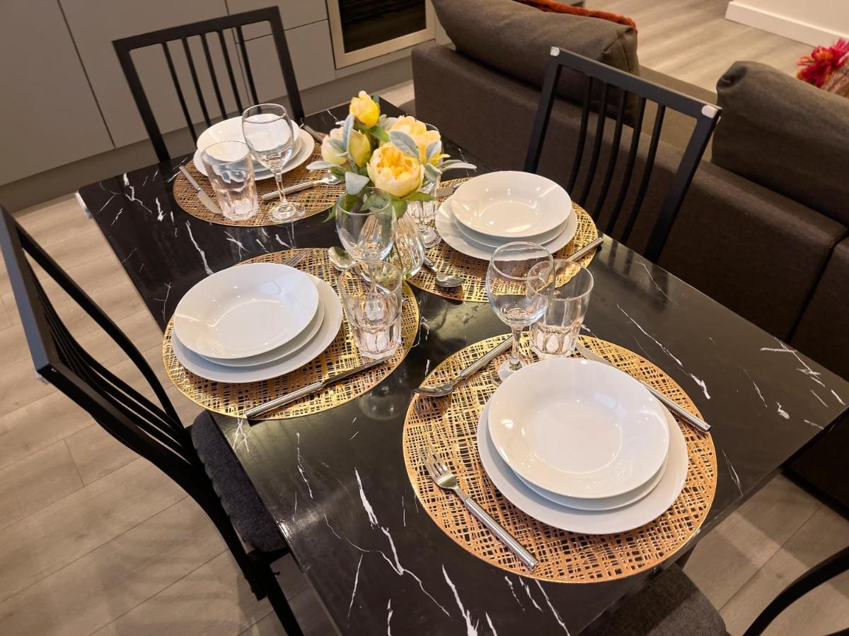 Lovely 2 Double Bedroom Flat With Free Parking - At The Atrium Mk มิลตันคีนส์ ภายนอก รูปภาพ
