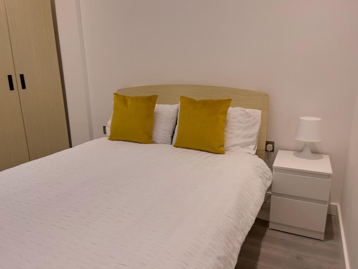 Lovely 2 Double Bedroom Flat With Free Parking - At The Atrium Mk มิลตันคีนส์ ภายนอก รูปภาพ