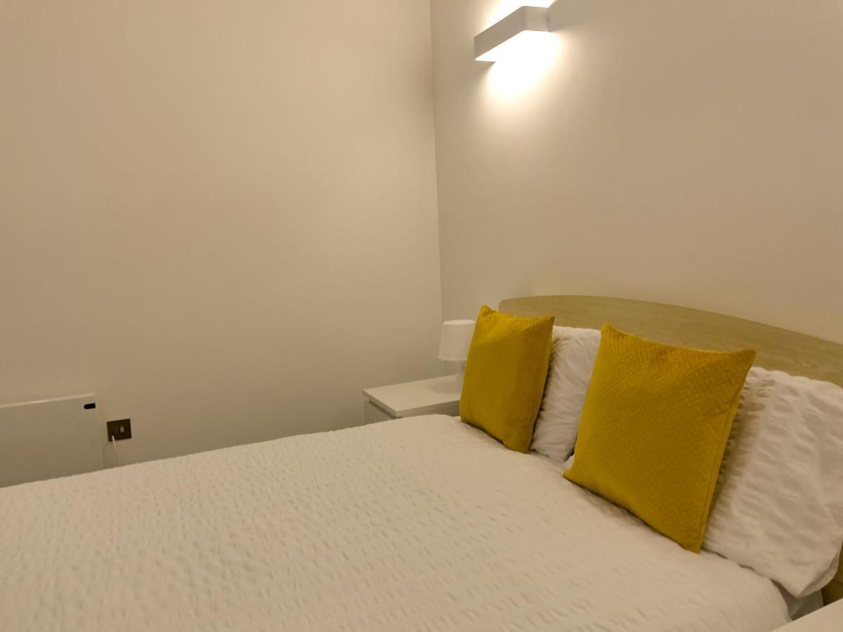 Lovely 2 Double Bedroom Flat With Free Parking - At The Atrium Mk มิลตันคีนส์ ภายนอก รูปภาพ