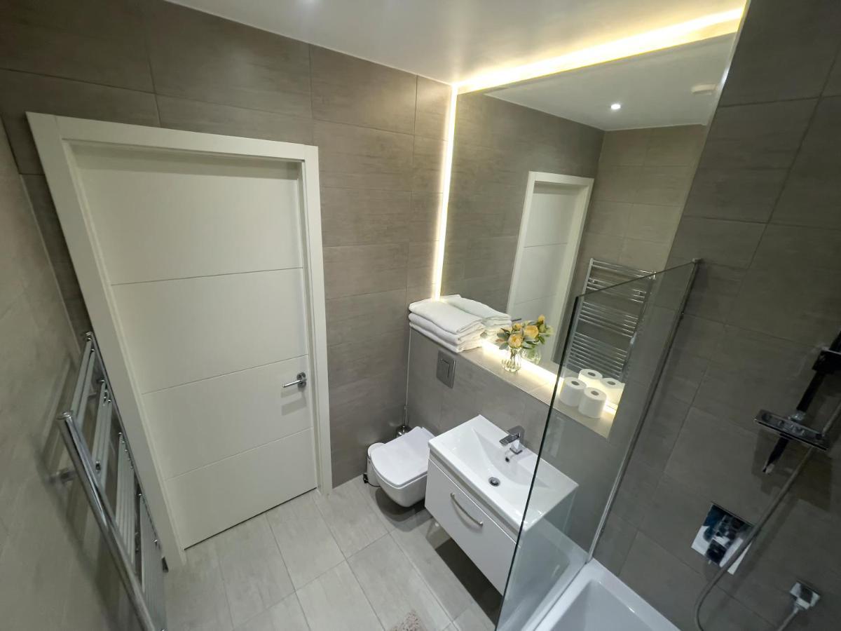 Lovely 2 Double Bedroom Flat With Free Parking - At The Atrium Mk มิลตันคีนส์ ภายนอก รูปภาพ