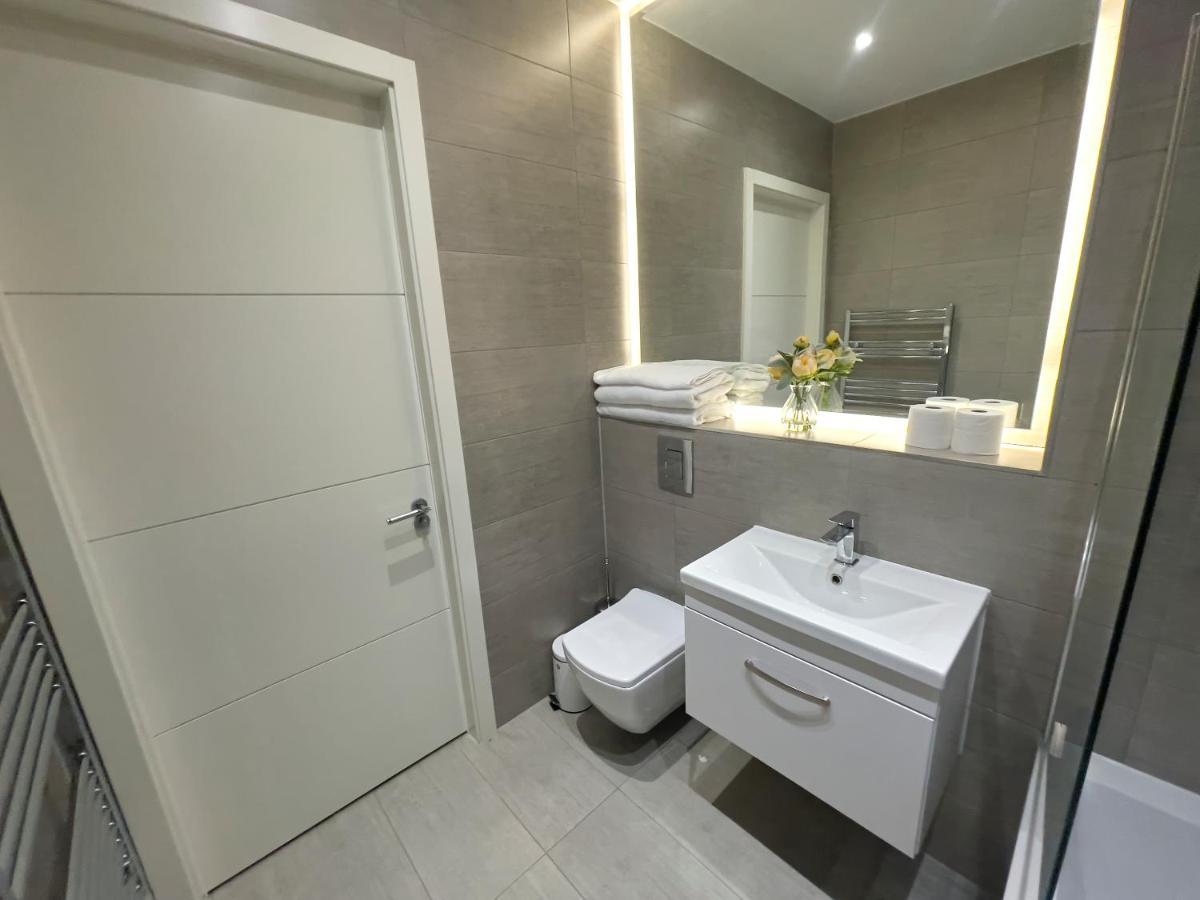 Lovely 2 Double Bedroom Flat With Free Parking - At The Atrium Mk มิลตันคีนส์ ภายนอก รูปภาพ