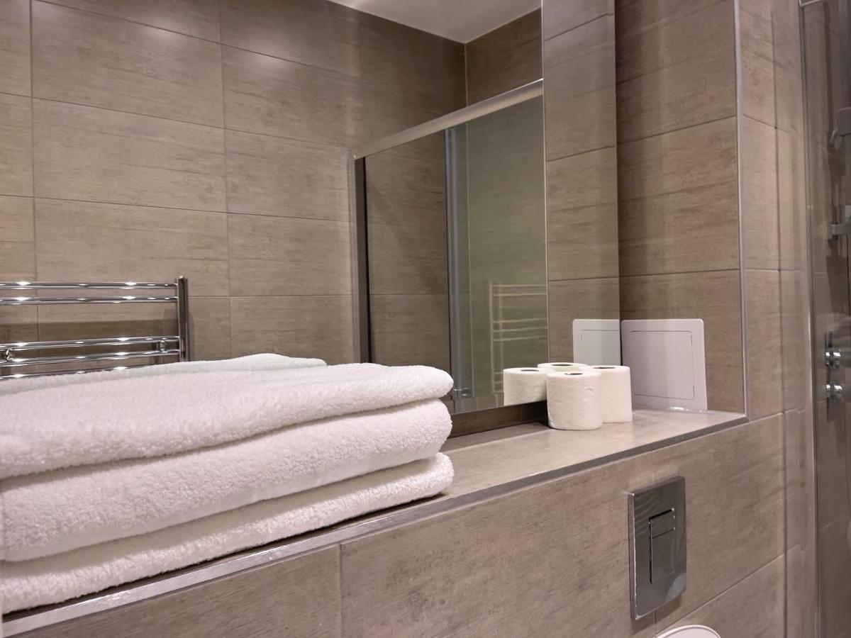 Lovely 2 Double Bedroom Flat With Free Parking - At The Atrium Mk มิลตันคีนส์ ภายนอก รูปภาพ