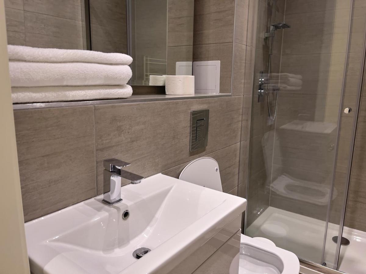 Lovely 2 Double Bedroom Flat With Free Parking - At The Atrium Mk มิลตันคีนส์ ภายนอก รูปภาพ