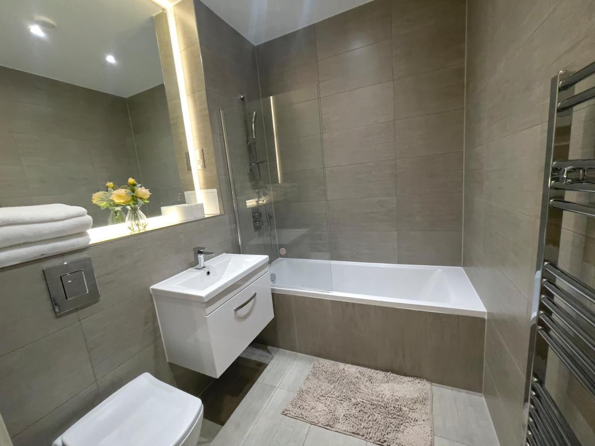 Lovely 2 Double Bedroom Flat With Free Parking - At The Atrium Mk มิลตันคีนส์ ภายนอก รูปภาพ