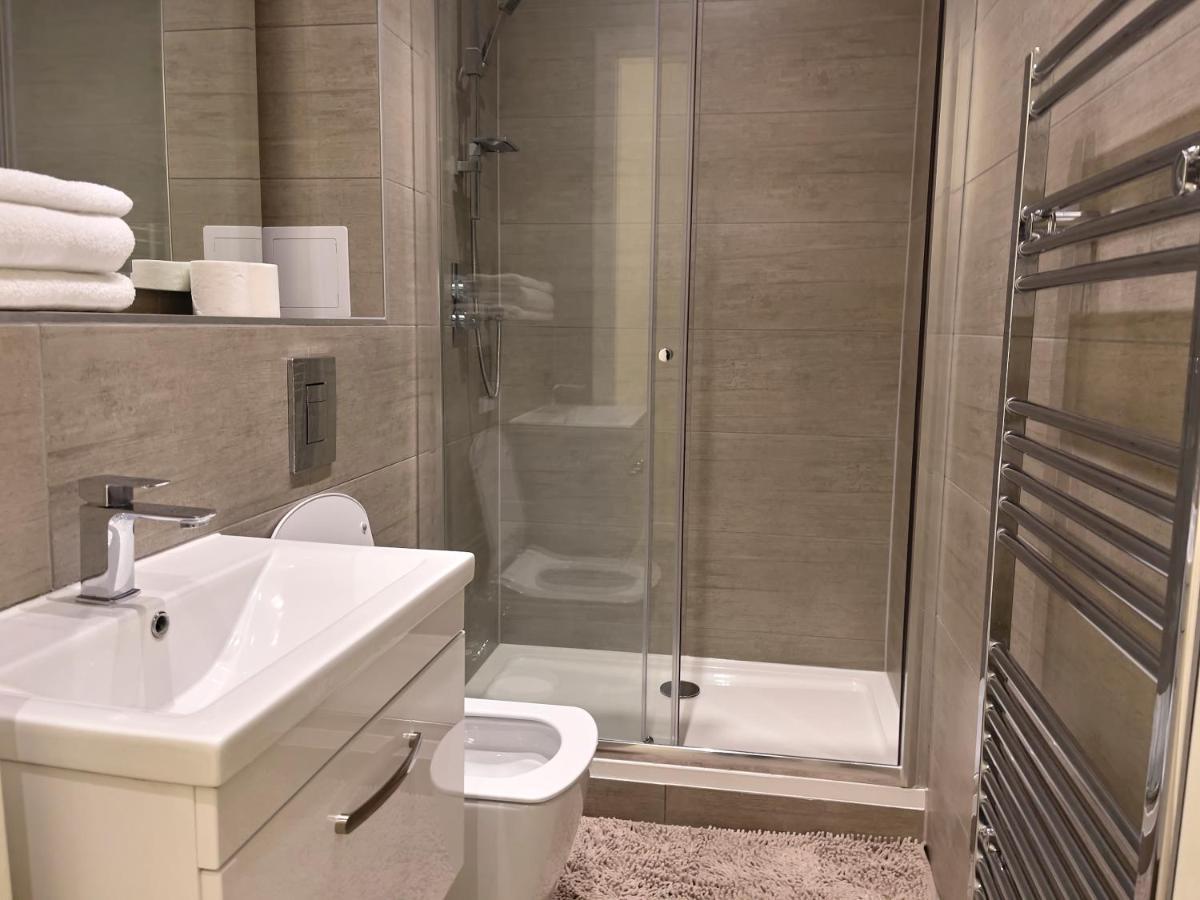 Lovely 2 Double Bedroom Flat With Free Parking - At The Atrium Mk มิลตันคีนส์ ภายนอก รูปภาพ