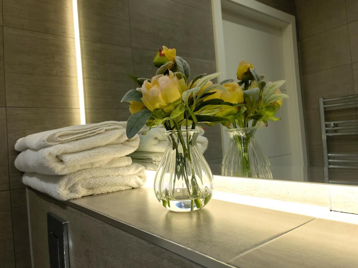 Lovely 2 Double Bedroom Flat With Free Parking - At The Atrium Mk มิลตันคีนส์ ภายนอก รูปภาพ