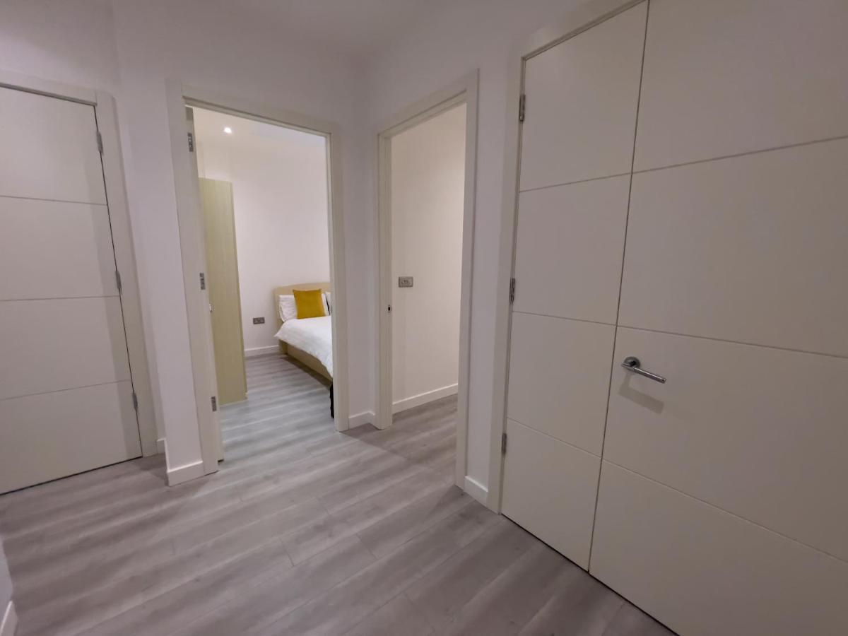 Lovely 2 Double Bedroom Flat With Free Parking - At The Atrium Mk มิลตันคีนส์ ภายนอก รูปภาพ